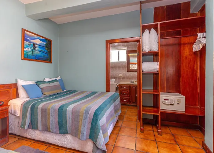 Blue Tang - Beachfront And Pool San Pedro (Ambergris Caye)