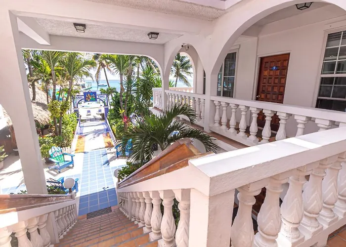 Hotel Blue Tang - Beachfront And Pool 3*