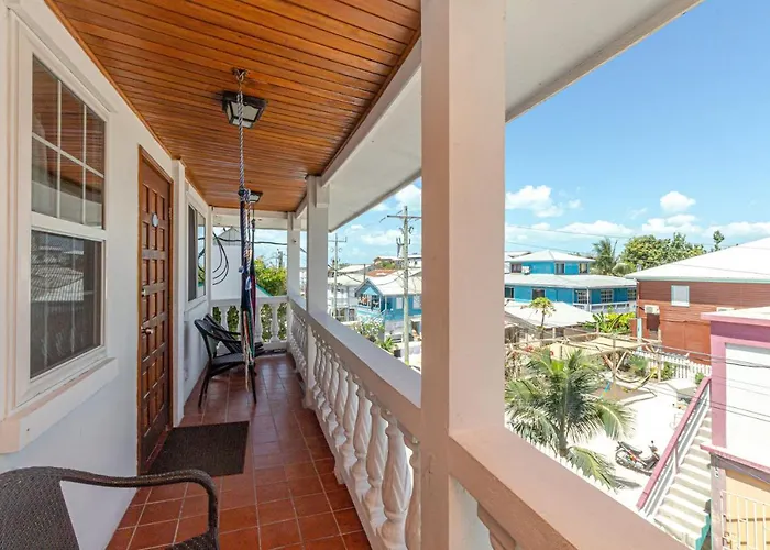 Blue Tang - Beachfront And Pool