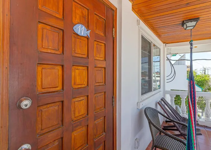 Blue Tang - Beachfront And Pool 3*
