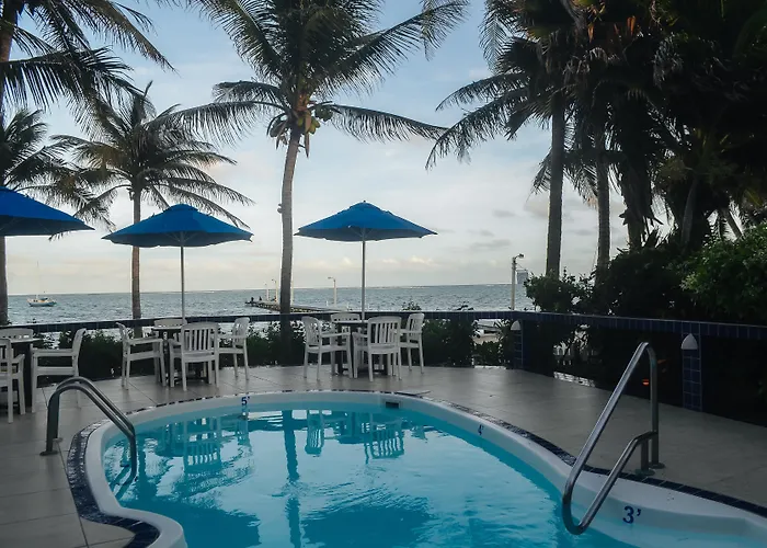 Blue Tang - Beachfront And Pool