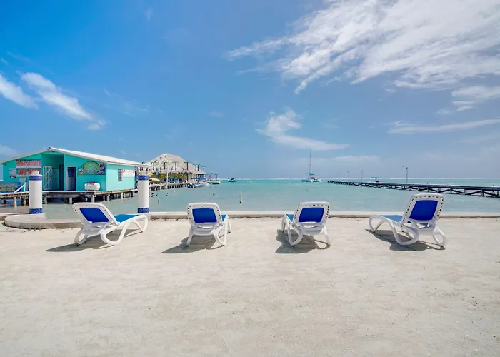 Hotel Blue Tang - Beachfront And Pool