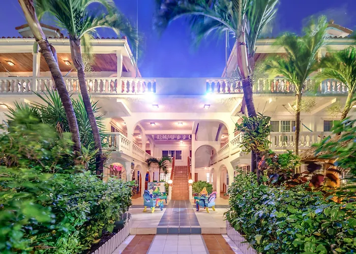Blue Tang - Beachfront And Pool
