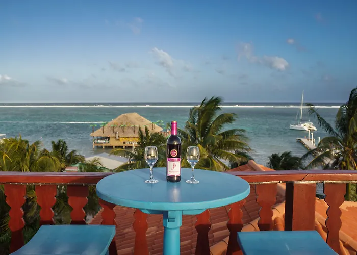 Blue Tang - Beachfront And Pool Hotel