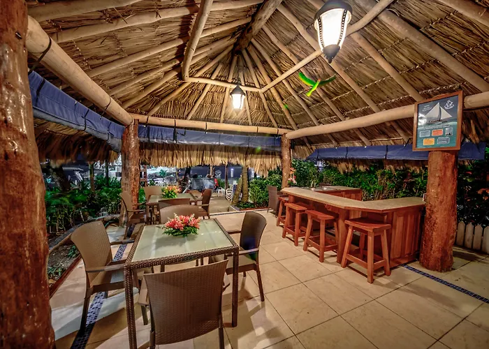 Blue Tang - Beachfront And Pool Hotel San Pedro (Ambergris Caye)