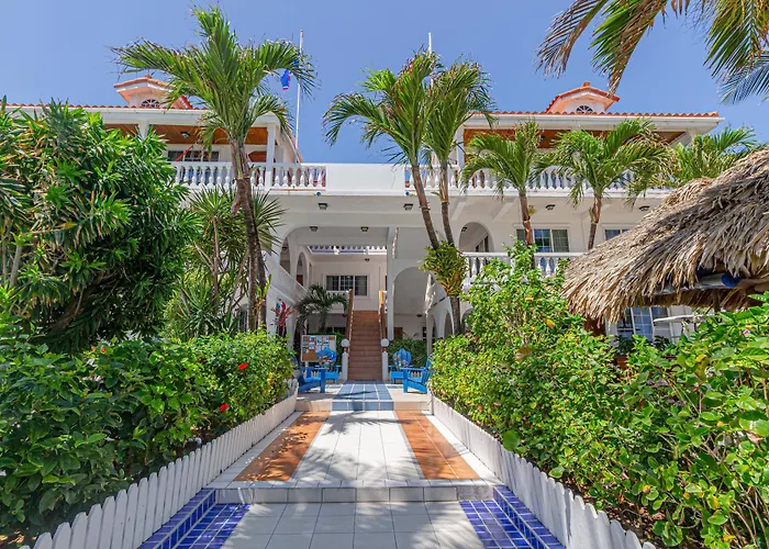Hotel Blue Tang - Beachfront And Pool 3*