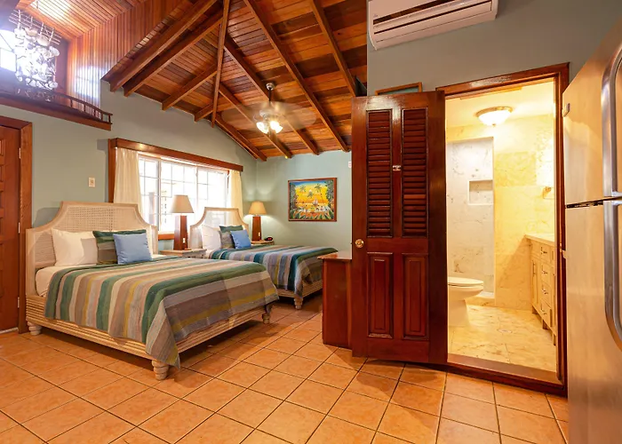 Hotel Blue Tang - Beachfront And Pool