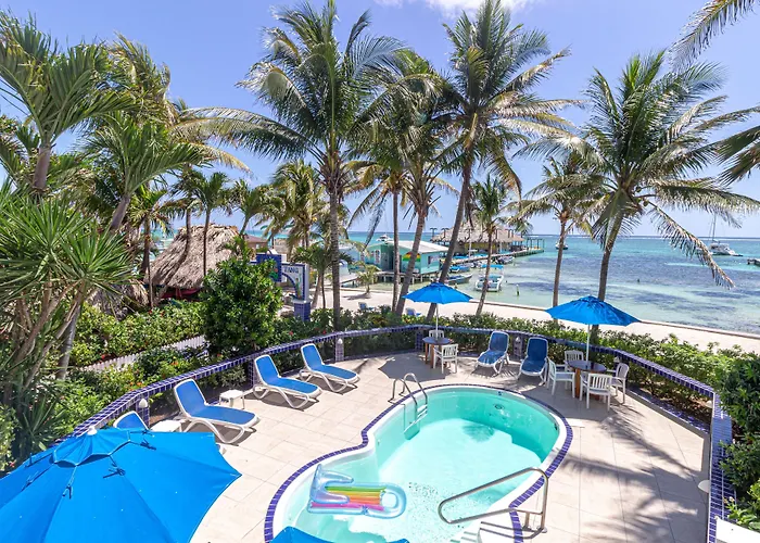 Blue Tang - Beachfront And Pool 3*